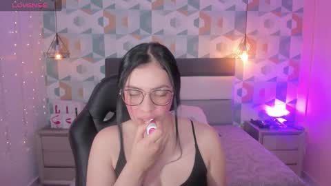 Snapshot of megancero chatting on February 19, 12:33 pm Megan online show from February 19, 12:33 pm