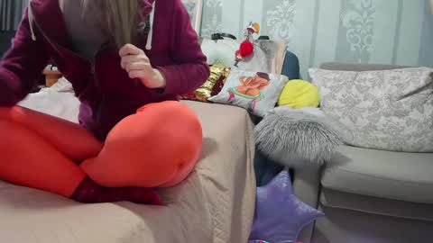 Nicki--------- Welcome to my Room online show from February 15, 8:00 am