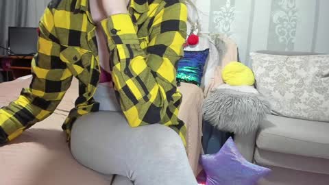 Nicki--------- Welcome to my Room online show from January 28, 7:10 pm