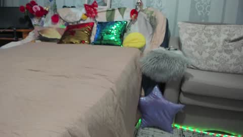 Nicki--------- Welcome to my Room online show from January 31, 7:50 am