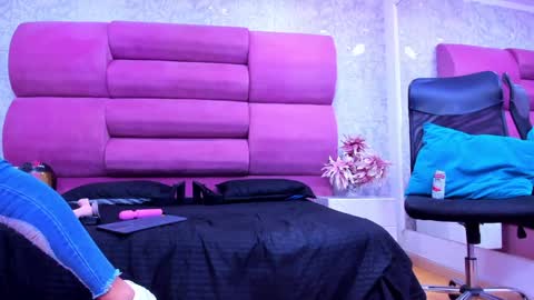 Snapshot of meganfoxxi_ chatting on January 7, 8:31 pm MeganFOXXI online show from January 7, 8:31 pm