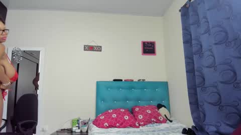 Snapshot of meganhotxx2 chatting on February 6, 5:25 am megan online show from February 6, 5:25 am