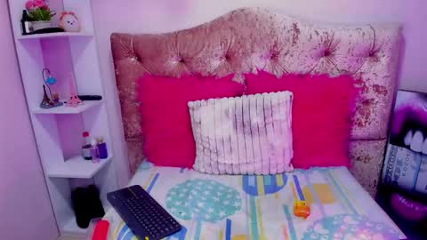 Megann Noa  online show from November 4, 7:52 pm