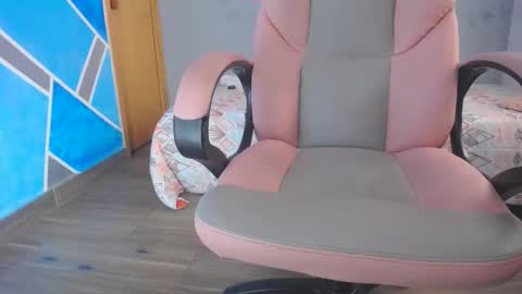 megannmilf online show from December 18, 7:41 pm
