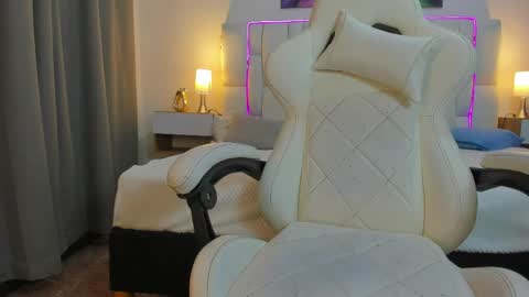 Megan Queen online show from May 29, 12:47 pm