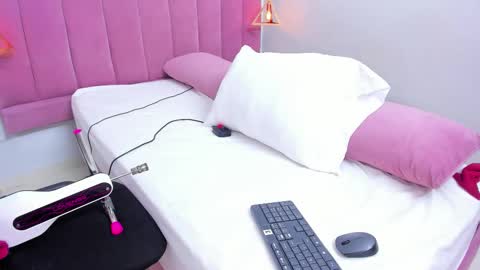 Snapshot of megansaenz_1 chatting on October 27, 8:14 pm Megan online show from October 27, 8:14 pm