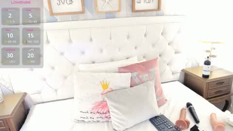Snapshot of meganstar__ chatting on September 10, 11:43 am Megan online show from September 10, 11:43 am