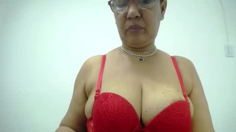 Snapshot of megatitsxxx chatting on December 21, 11:33 am milfpleasure online show from December 21, 11:33 am
