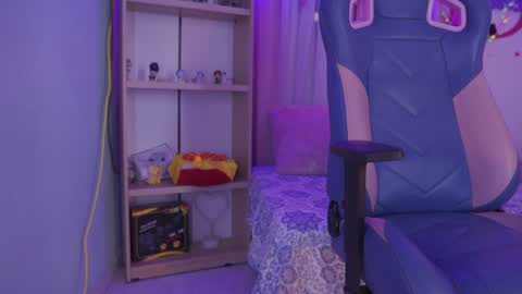Snapshot of meggan_jade chatting on December 30, 5:23 pm Meggan online show from December 30, 5:23 pm