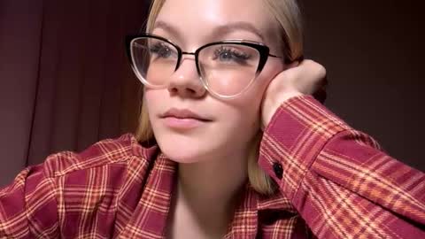 Mia online show from March 11, 3:14 pm