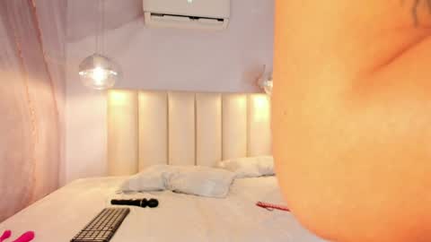 MEGGY MAE online show from April 10, 12:00 pm