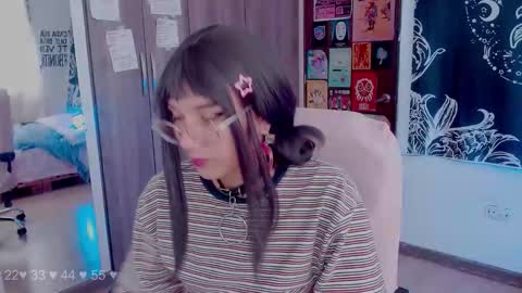 Snapshot of mel_dahlia chatting on October 23, 9:43 pm Melissa  -  -  Please help me to reach 100 thumbs up online show from October 23, 9:43 pm