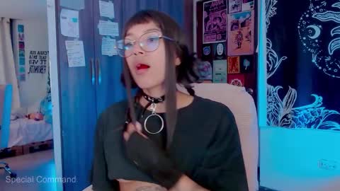 Snapshot of mel_dahlia chatting on October 8, 1:10 am Melissa  -  -  Please help me to reach 100 thumbs up online show from October 8, 1:10 am