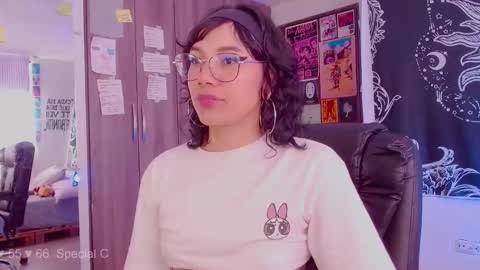 Snapshot of mel_dahlia chatting on October 14, 7:38 pm Melissa  -  -  Please help me to reach 100 thumbs up online show from October 14, 7:38 pm