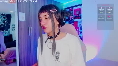 Snapshot of mel_dahlia chatting on January 22, 3:51 pm Melissa  -  -  Please help me to reach 100 thumbs up online show from January 22, 3:51 pm