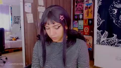 Snapshot of mel_dahlia chatting on October 16, 4:20 pm Melissa  -  -  Please help me to reach 100 thumbs up online show from October 16, 4:20 pm