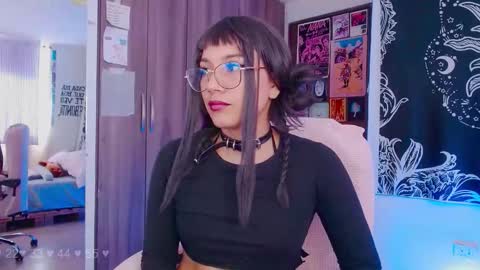 Snapshot of mel_dahlia chatting on September 13, 5:43 pm Melissa  -  -  Please help me to reach 100 thumbs up online show from September 13, 5:43 pm