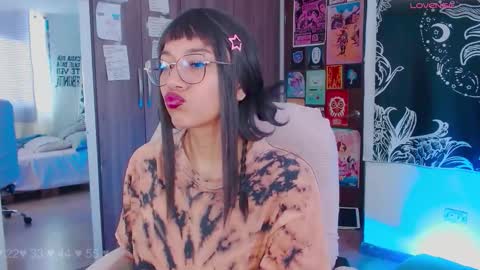 Snapshot of mel_dahlia chatting on September 25, 12:26 pm Melissa  -  -  Please help me to reach 100 thumbs up online show from September 25, 12:26 pm