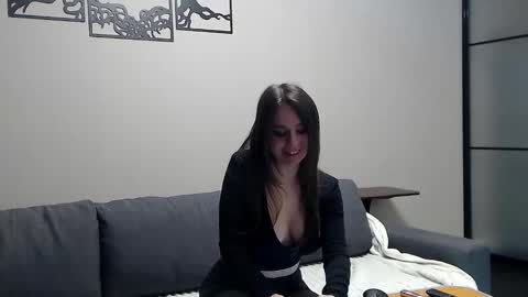 Snapshot of meladams chatting on December 16, 12:04 am meladams online show from December 16, 12:04 am