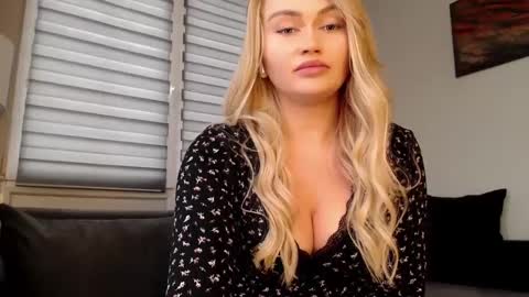 Melania online show from December 13, 12:50 pm