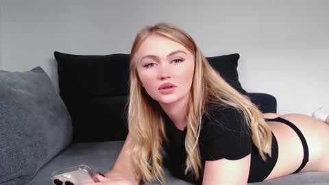 Melania online show from September 24, 11:53 am