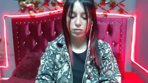 Snapshot of melani_cute01 chatting on February 8, 8:53 pm melani_cute01 online show from February 8, 8:53 pm