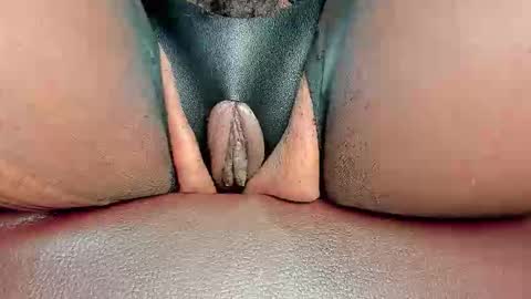 Snapshot of melania_browis chatting on October 23, 9:48 am Melania online show from October 23, 9:48 am