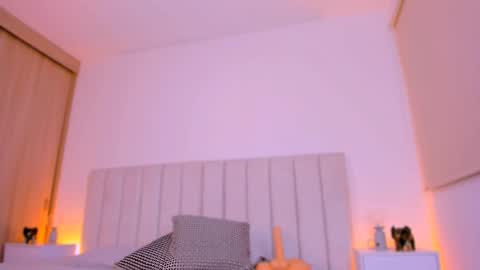 Snapshot of melanie_diaz chatting on February 27, 4:09 am melanie_diaz online show from February 27, 4:09 am