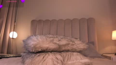 Melanie online show from February 21, 7:58 pm