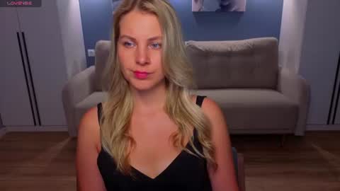 Melanie Bennett online show from June 14, 6:58 am