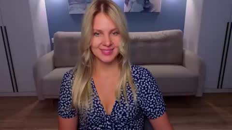 Melanie Bennett online show from July 14, 10:32 am