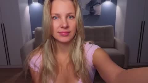 Melanie Bennett online show from July 18, 7:44 am