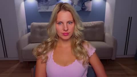 Melanie Bennett online show from July 13, 8:15 am
