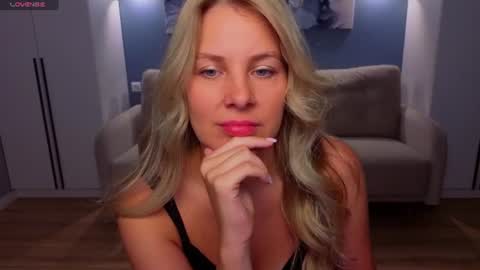 Melanie Bennett online show from June 17, 7:21 am