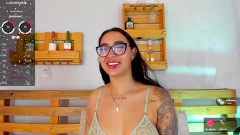 Melanie online show from December 10, 8:05 pm