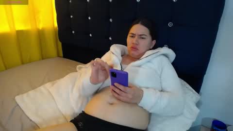 Melanie Parker online show from June 3, 1:34 pm