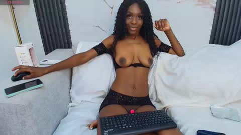 Snapshot of melaniepatton chatting on October 25, 2:14 pm Melanie online show from October 25, 2:14 pm