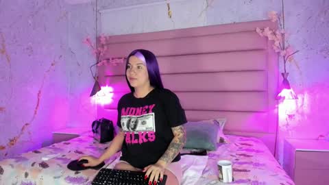 Melanie Roux online show from November 22, 4:04 am