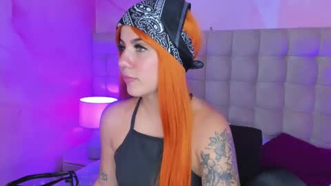 Snapshot of melanieroux chatting on January 21, 8:00 pm Melanie Roux online show from January 21, 8:00 pm