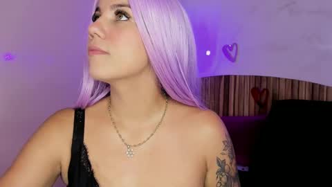 Snapshot of melanieroux chatting on February 12, 7:45 pm Melanie Roux online show from February 12, 7:45 pm