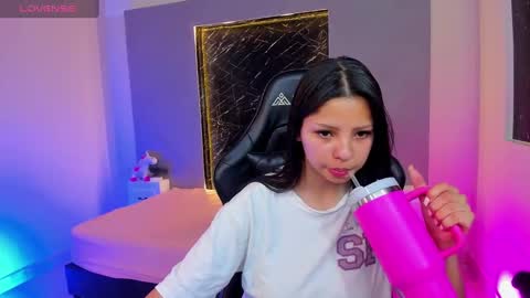 Snapshot of melanimorgan chatting on February 18, 3:31 am Melani dont forget to follow me and like online show from February 18, 3:31 am