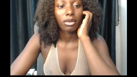 Snapshot of melanine_floral chatting on October 7, 4:33 pm Praiz online show from October 7, 4:33 pm
