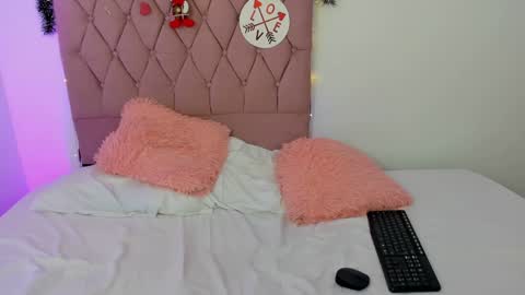 Snapshot of melaniross chatting on December 16, 8:58 pm Meli online show from December 16, 8:58 pm