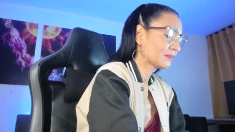 melannia_hills online show from January 16, 7:28 am