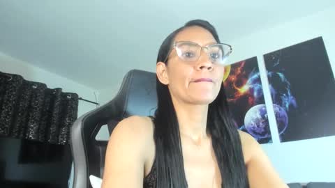 melannia_hills online show from February 26, 6:30 am