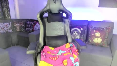 melannia_hills online show from December 8, 7:22 pm
