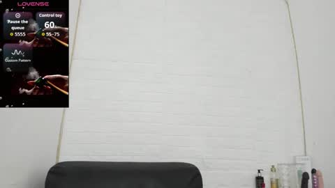 melannie roses online show from November 17, 8:31 pm