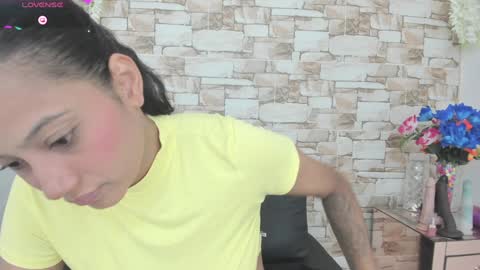 melannie roses online show from January 8, 9:23 pm