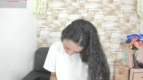 melannie roses online show from January 24, 7:39 pm