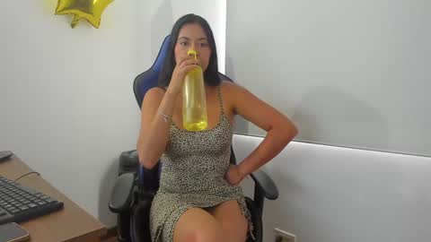 Snapshot of melany_arizaaa chatting on February 5, 10:01 pm melany_arizaaa online show from February 5, 10:01 pm